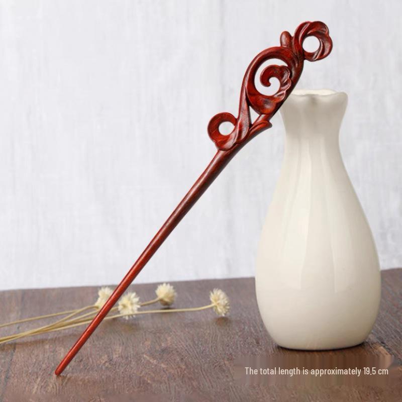 Elegante Haarnadel aus rotem Sandelholz – Haaraccessoire im antiken chinesischen Stil für Haarknoten.