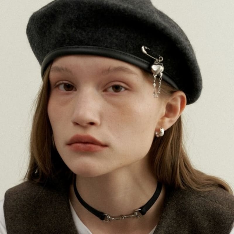 LOVE ME MONSTER Heart Charm Classic Wool Beret