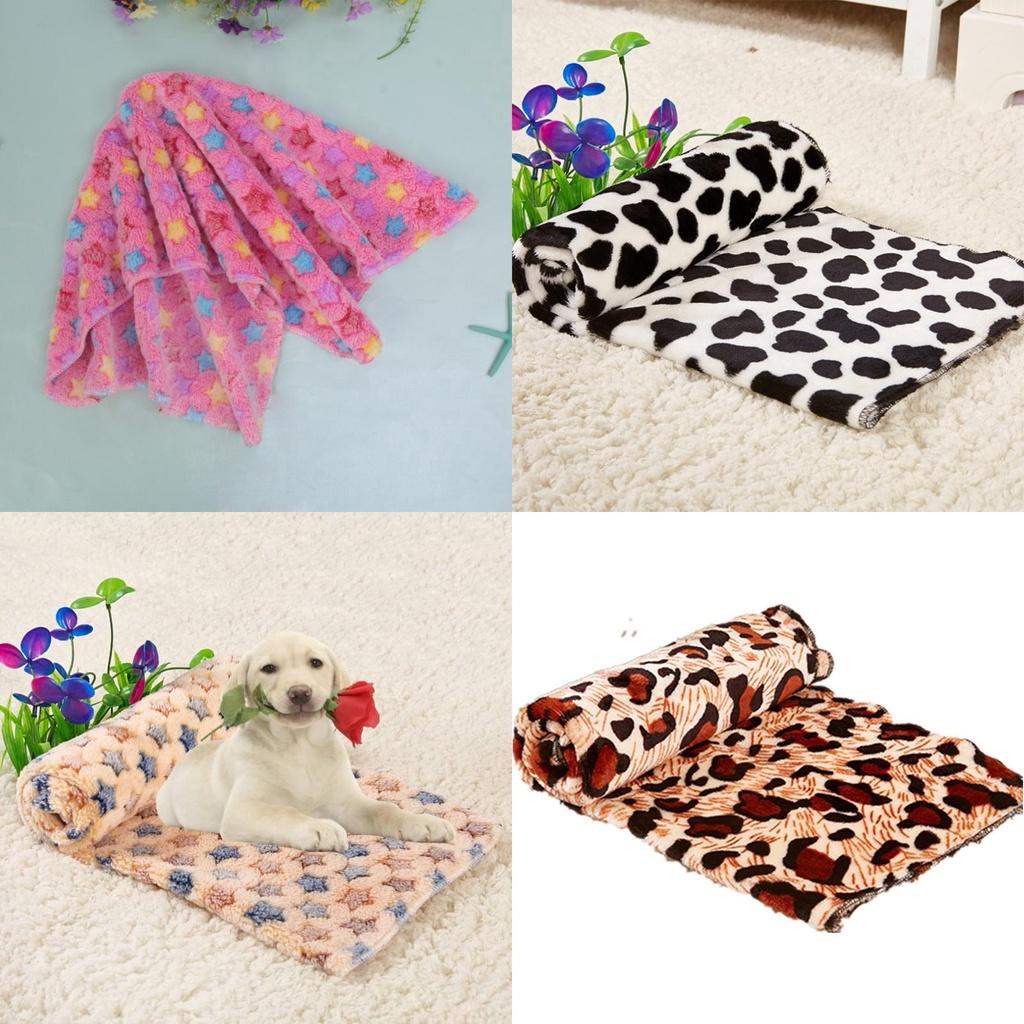 Weiche und kuschelige Korallwolle Haustierdecke für Hunde und Katzen im Herbst und Winter