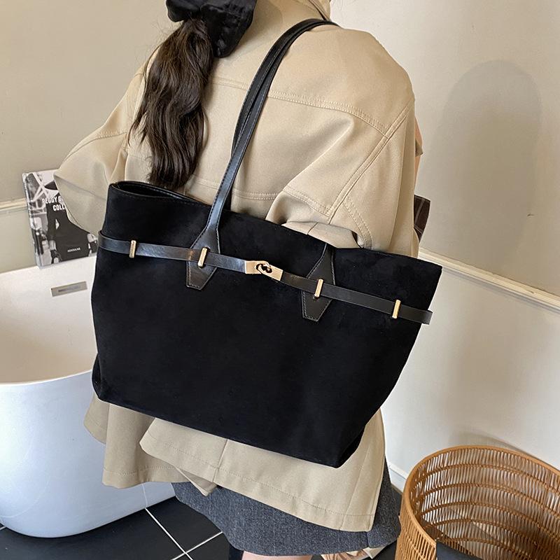 Chic Minimalist Retro Tote: Autumn/Winter High-End Shoulder Bag for Casual Work & Commute