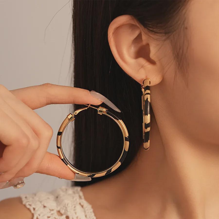 Retro Leopard Print Polka Dot Geometric Earrings - High-End Artificial Leather Design for Women