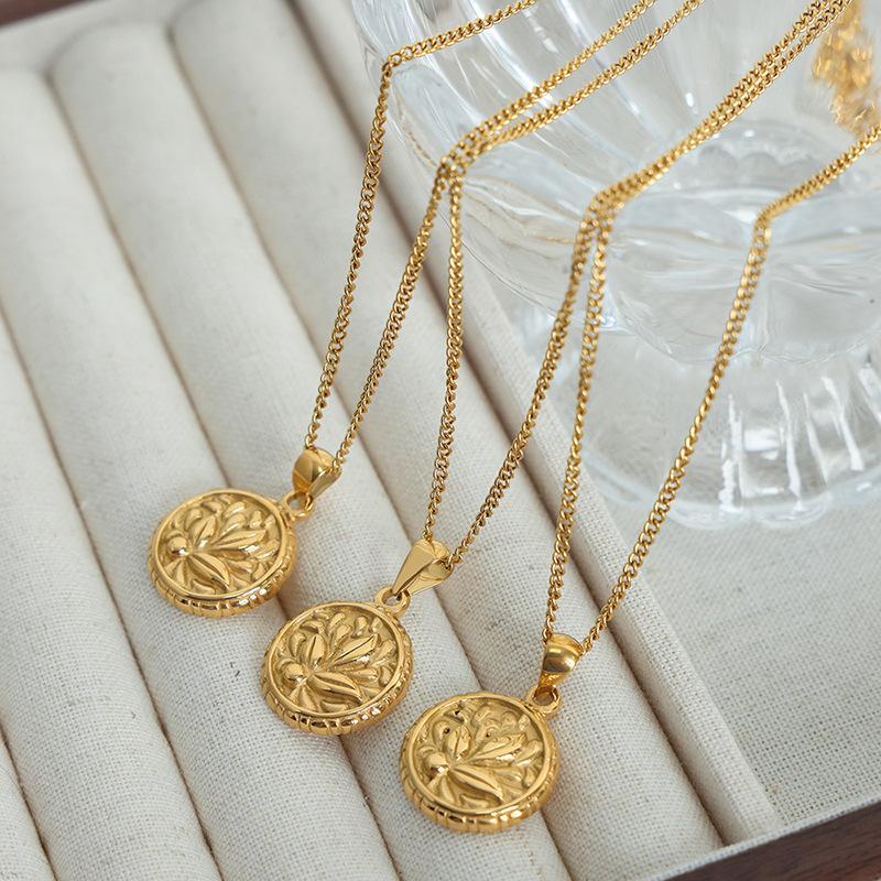 Simple Three-Dimensional Petal Round Brand Pendant Geometric Necklace Titanium Steel 18K Gold Versatile Personality Temperament Jewelry