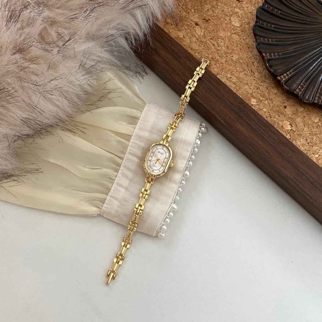 Ladies Vintage Luxury Quartz Watch Alloy Thin Bracelet Oval Dial Elegant Lady Commuter Ellipse Watches Gold Wristwatch Gift