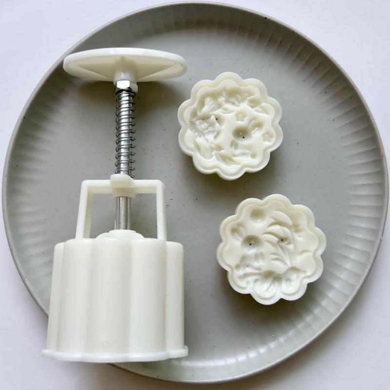 75g Rabbit Shaped Pastry Moulds Dessert Molds Dessert Stamps Hand Pressure Gadgets Plastic Material Baking Accessories