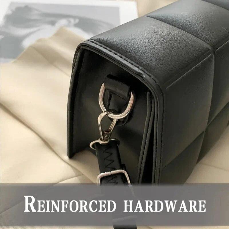 Mote PU Lær Crossbody Veske Dame, Liten Skulderveske med Metallkjede, Trendy Minimalistisk Lommebok for Arbeid Fest Daglig Bruk