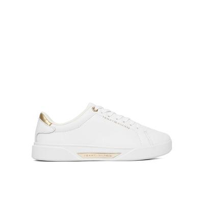 Essential Chic Court Sneaker