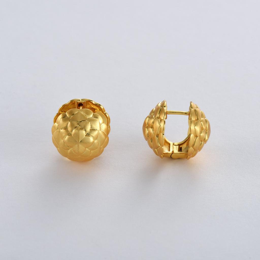 Original Design Simple Fashion Retro Niche Metal Wind Flower Pattern Ear Buckle Gold Versatile Earrings Women