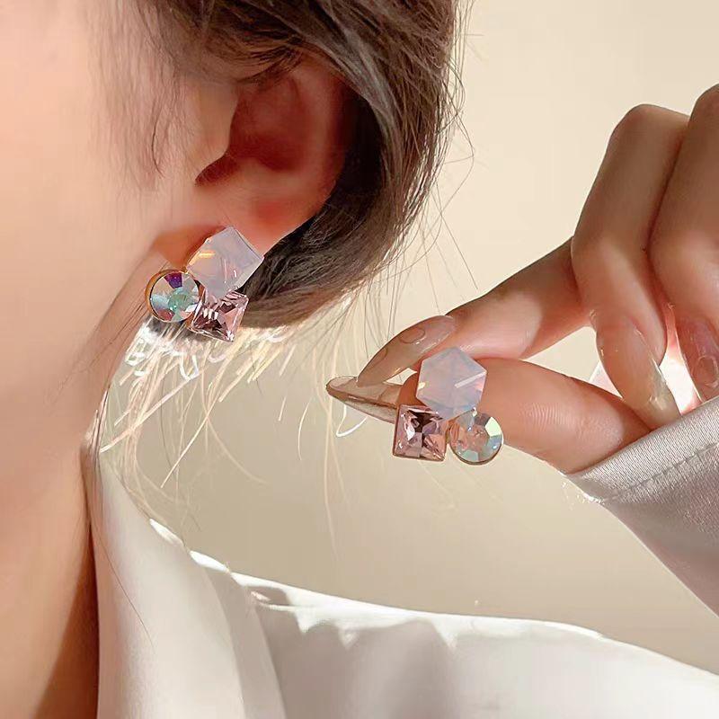 Small Niche Design Colored Crystal Earrings, Three-Dimensional Geometric Earrings, Women'S Sweet And Versatile High-End Earrings