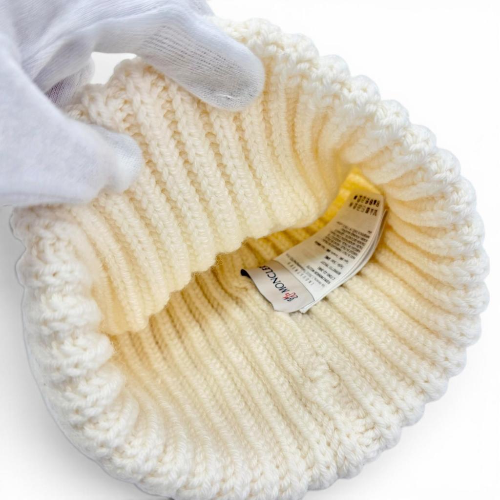 Excellent MONCLER BERRETTO TRICOT Logo Patch, Knit Hat, Knit Cap, Beanie Ivory Used