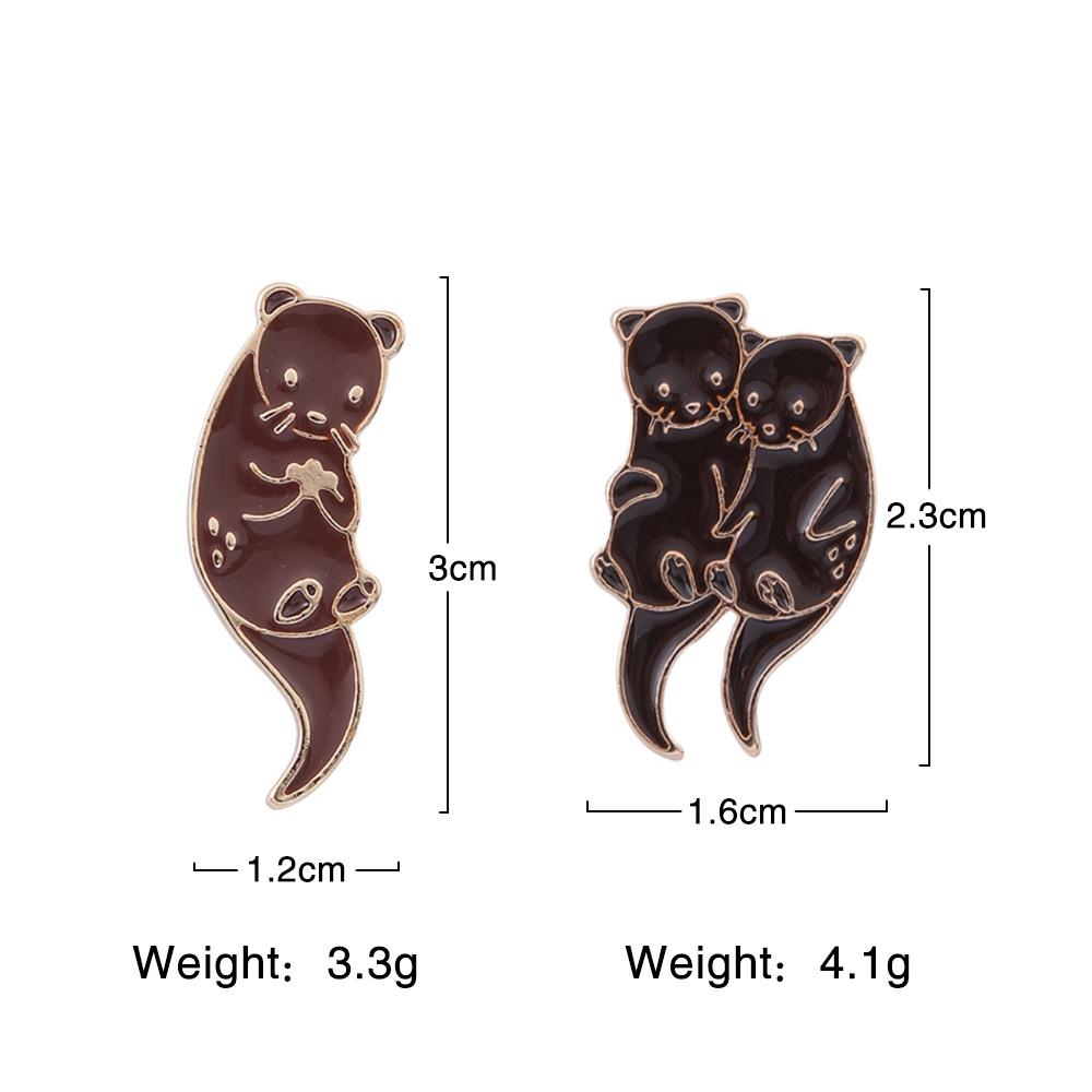 Hugging Ice Block Brooch Pin Cartoon Otters Holding Hands Badge Fashion Enamel Lapel Pins Jewelry Gift for Kids Lovely Sea Otter