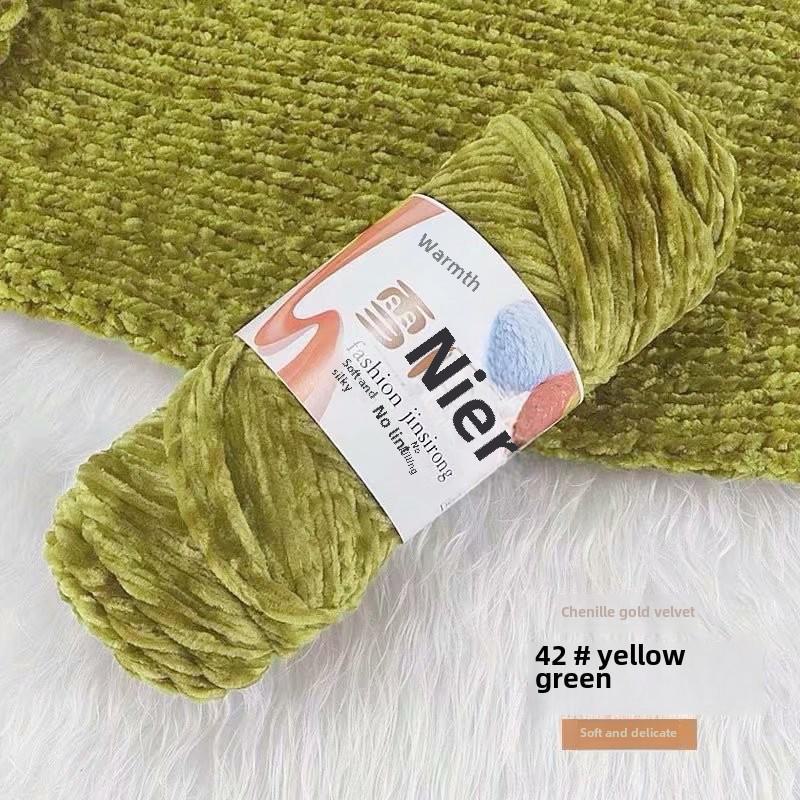 

Вязаный шарф, шапка, тапочки крючком из золотистого бархата синели, набор для самостоятельной работы из кукольной шерсти