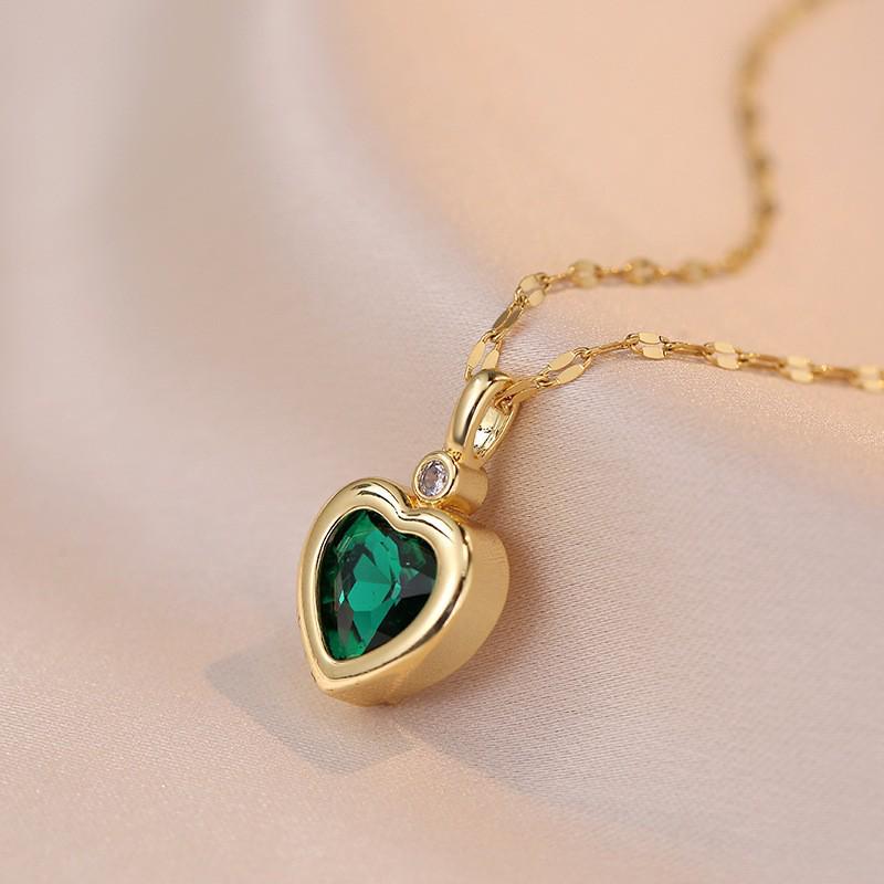 Women's Fashion Heart Pendant Necklace - Elegant, Simple Design, Versatile Clavicle Chain Jewelry