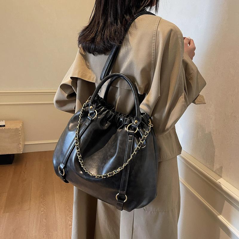 Retro Literary and Handmade Women's Bags 2025 New PU Pleated Trendy Bags Women's Portable Crossbody Shoulder Bags Soft Leather