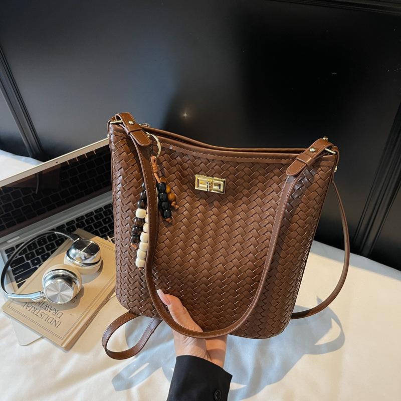 Woven Bag Women's New Large-capacity Versatile Bucket Bag Leisure Vacation Shoulder Oblique Span Bag