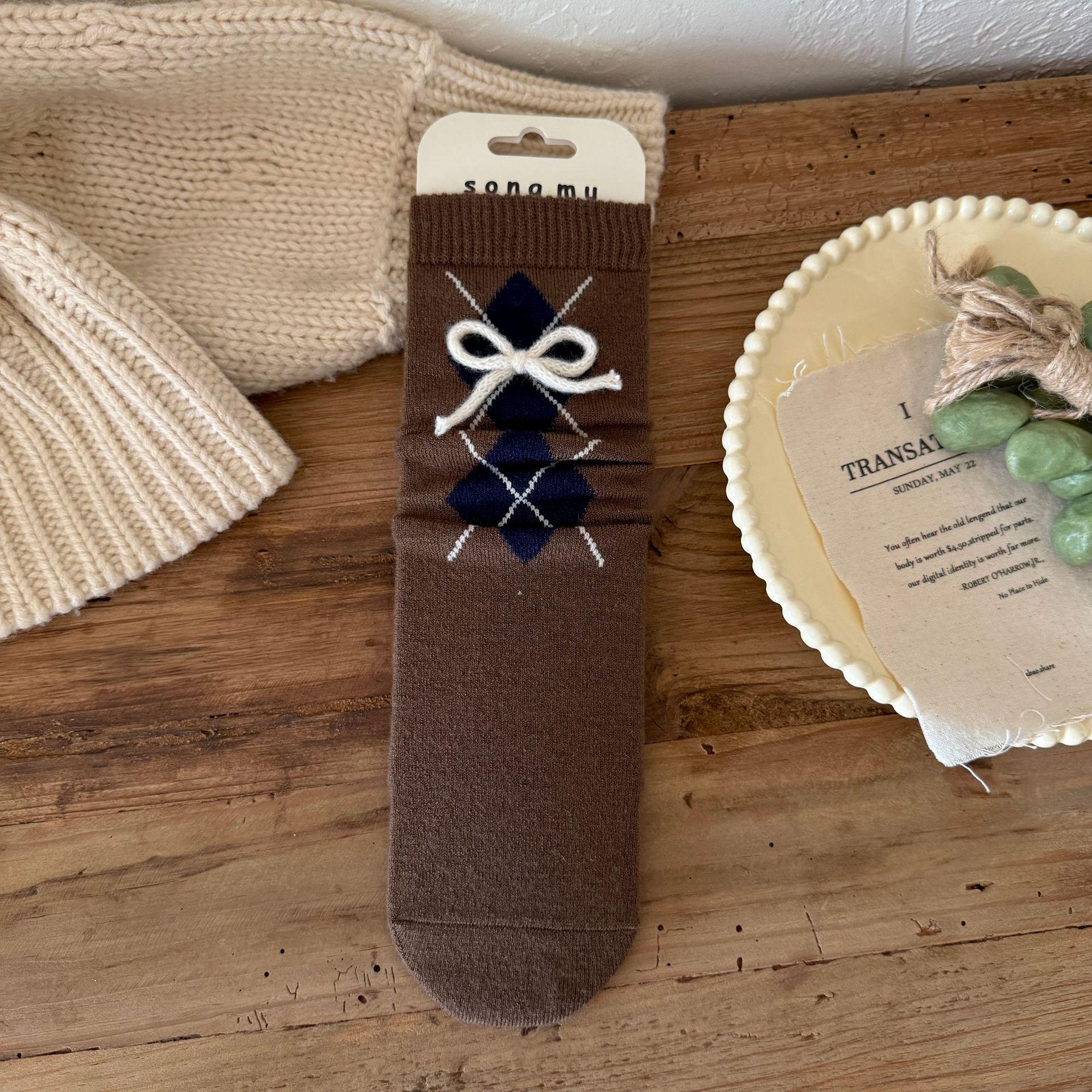 

Женские осенне-зимние утолщенные теплые носки с бантом-лингле в стиле преппи из шерстяного ворса 1 pair кофейный