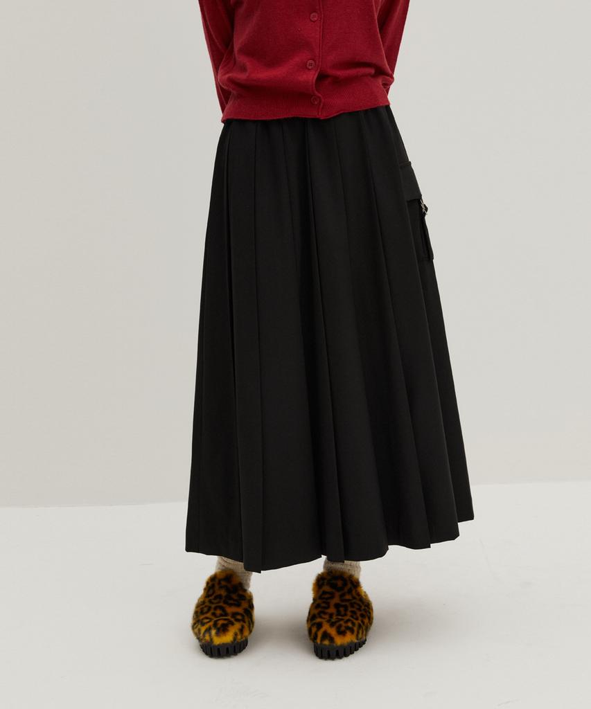 Raverous Pleated Long Skirt Black