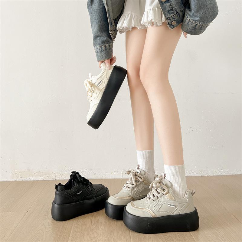 Queen Fan Retro Platform White Shoes Women's 2025 New Autumn with Skirts Versatile Height-increasing Casual Shoes Board Shoes