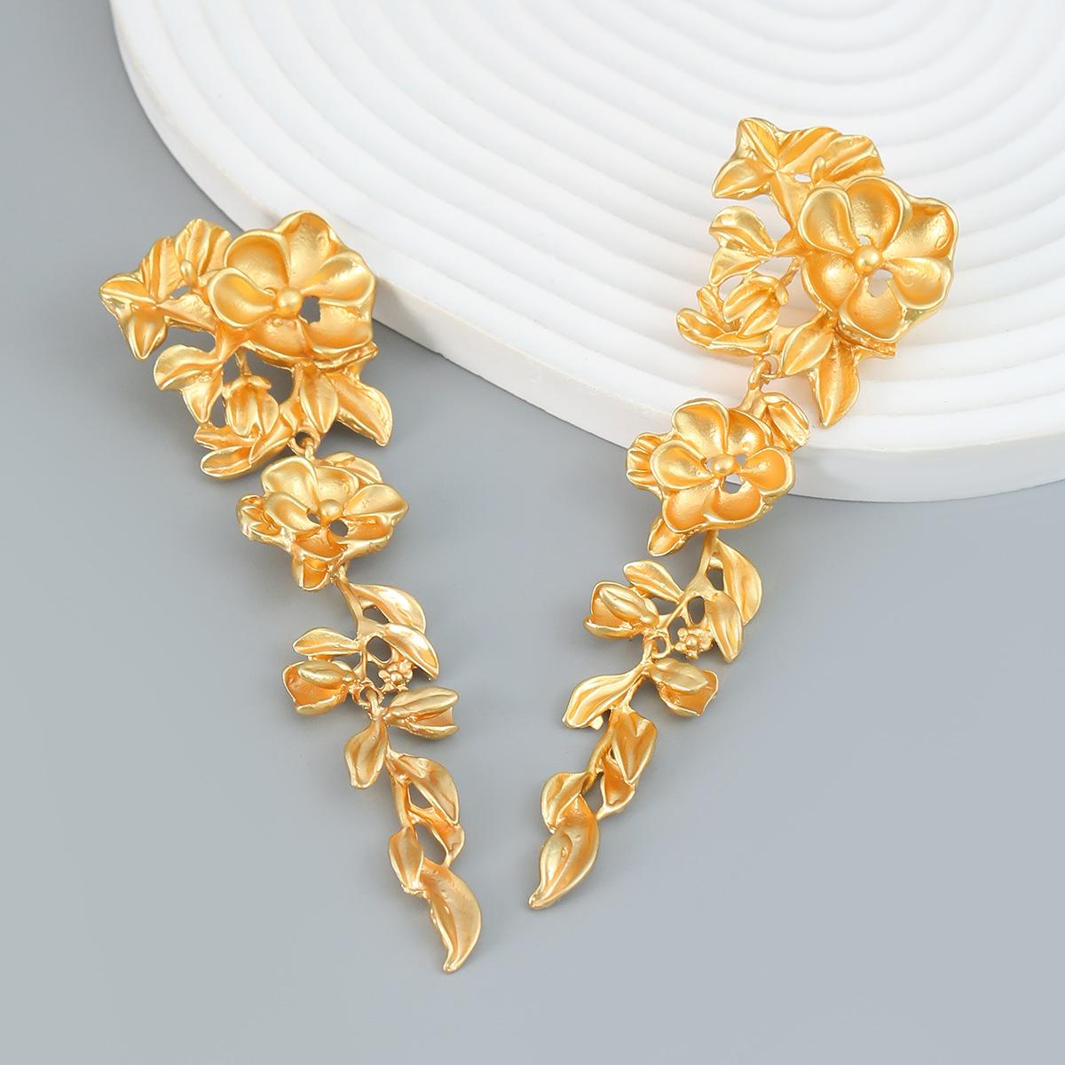 

Летние новые серьги с цветами из сплава, европейские и американские серьги, многослойные длинные металлические украшения с цветами в виде цветов для женщин