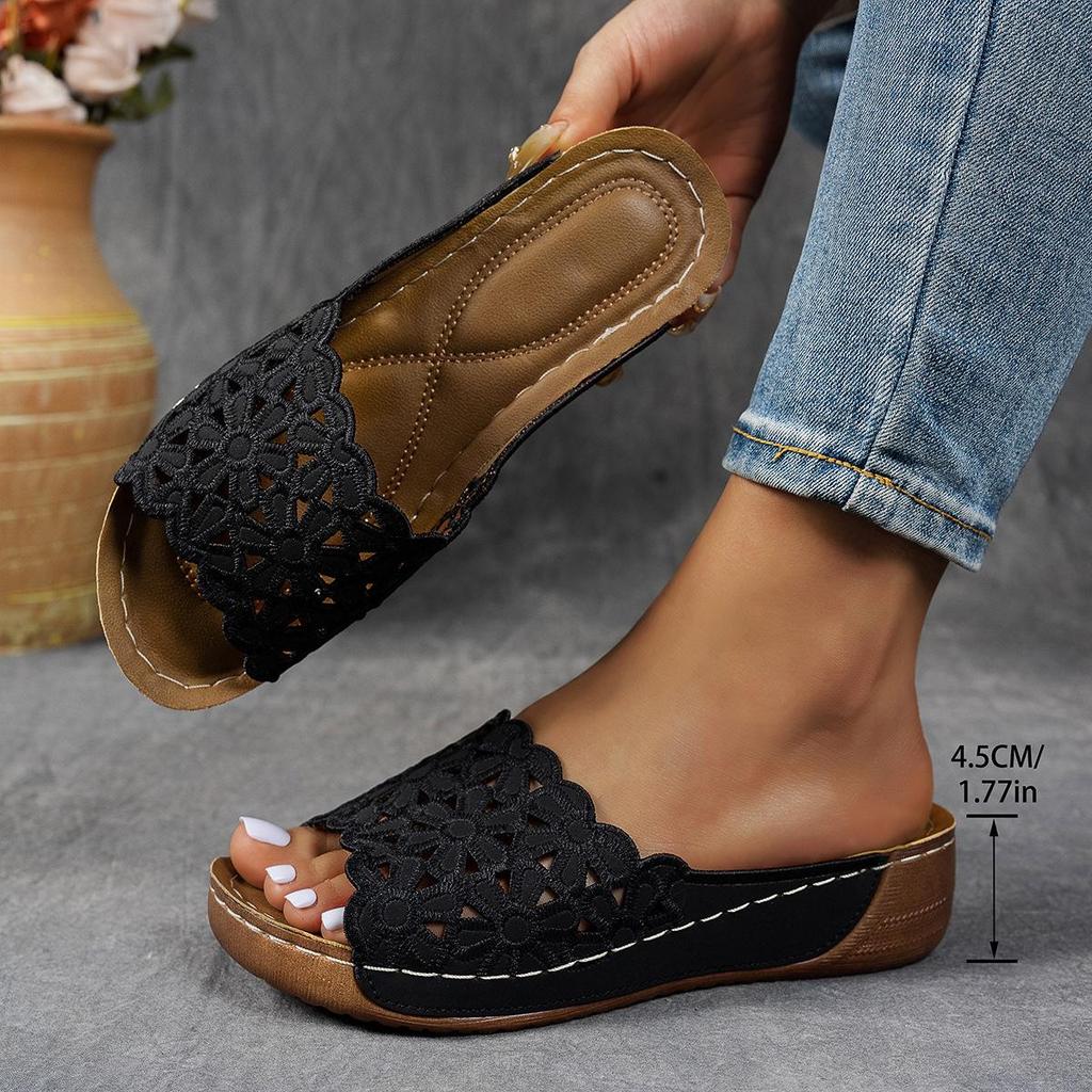 New Large-sized Floral Lace-up Platform Slippers for Women, Paired with Lightweight Wedge Sandals for Outdoor Use On The Beach.