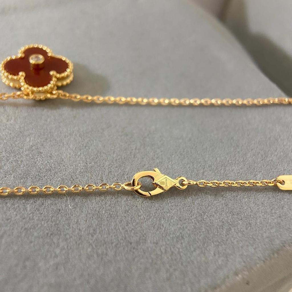 Carnelian Necklace for Women Lightweight Luxury Four-leaf Clover Hand Clasp Choker