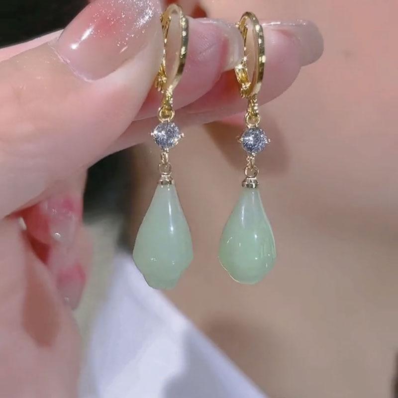 Weidni Elegant Green Magnolia Earrings - Simple, Fashionable, and Versatile Ear Ornaments