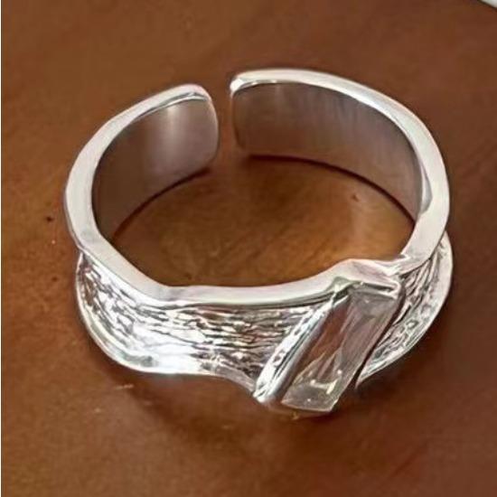 

Маленькое квадратное кольцо с бриллиантом Женское универсальное кольцо с нишевым дизайном, выражающее индивидуальность, кольцо в стиле легкой роскоши и простоты, с холодным ветром