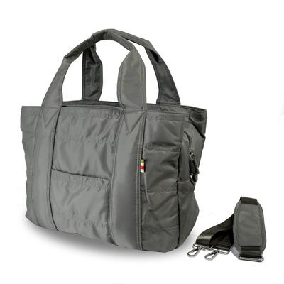 Eine funktionale, nylonartig aussehende, leichte und große Mom-Tote mit Schultergurt, Baby, Japan [Encore], Lieblingsstück der Mutter, hochwertige "High-End-Tasche, Kapazität" Tasche, Mutter's
