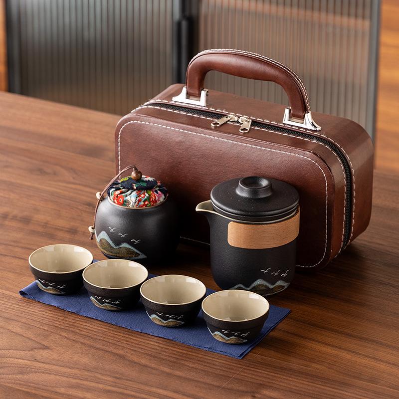 Hand-painted distant mountain travel Guochao Kuaike cup, one pot of four cups, light luxury business travel tea set, high-end souvenir