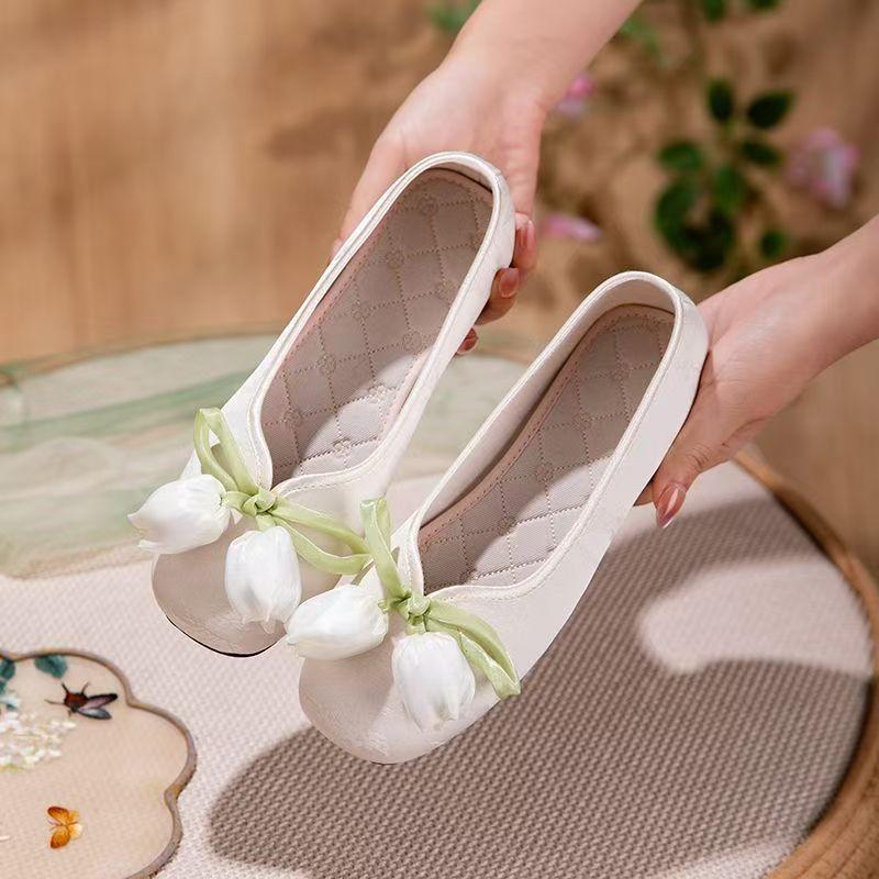 Damen Neuer Ethnischer Stil Blumen Flache Sohle Schuh Weiche Sohle Rutschfest Runde Spitze Flacher Slip-On Leichter Seiden-Cheongsam-Schuh