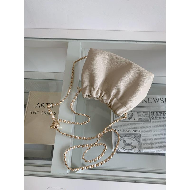 

Latest Style of Popular Choice Bags for Women with Simple Hued Niche Shoulder Bag Versatile Chain Crossbody Cloud Bag