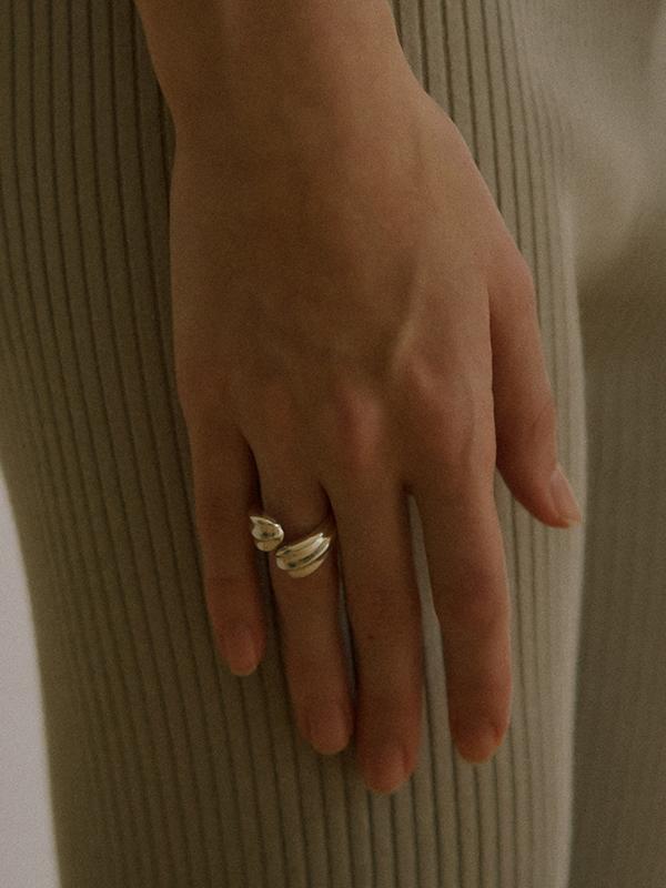 Flit Full Leaf Twist Ring