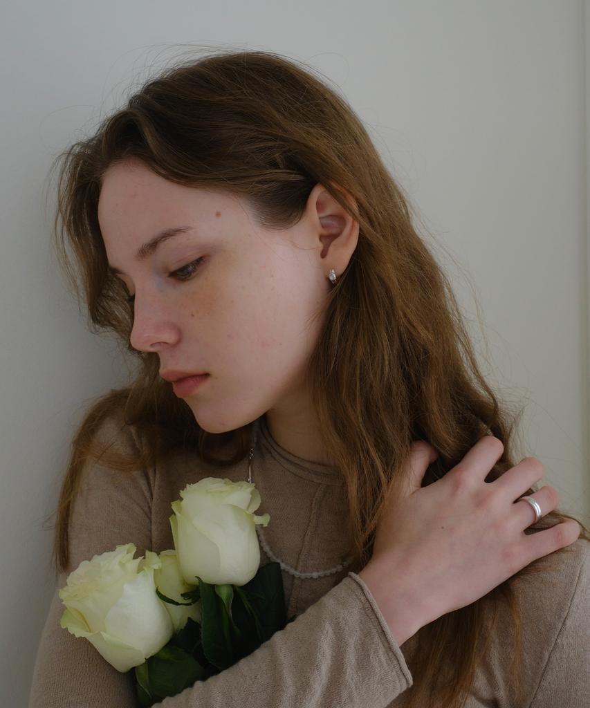 Reve Petit Stone Earrings -White