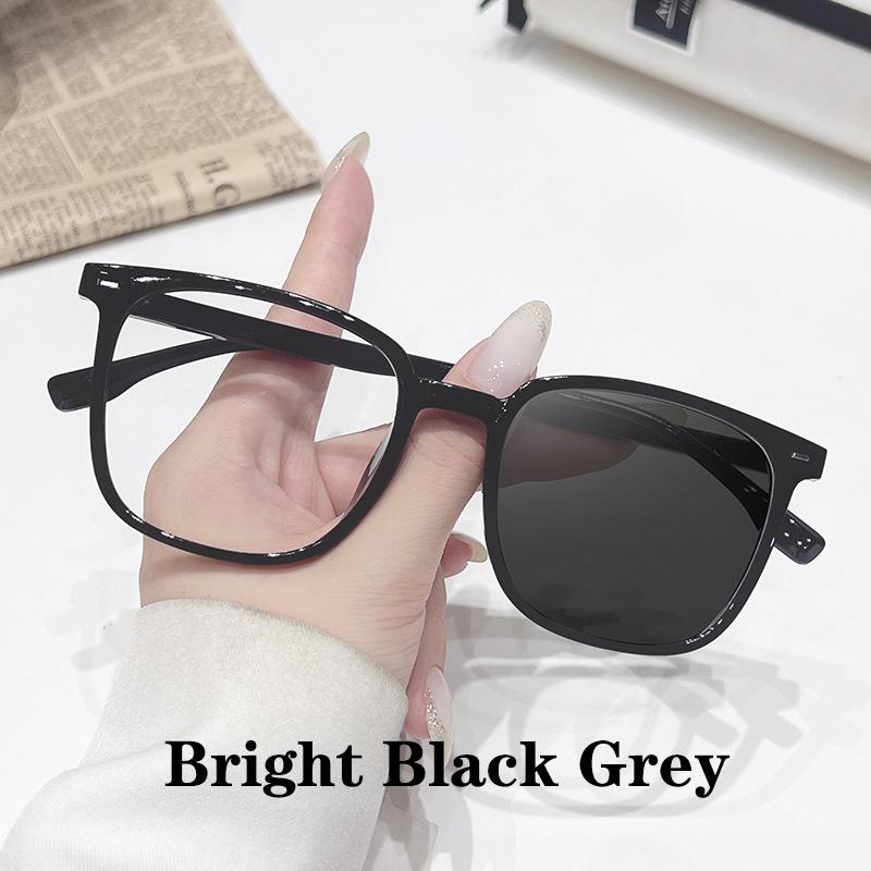 New Pochromic Square Sunglasses Rectangle Fashion Women Men Shades Sun Glasses for Female Male Traveling Oculos Plain Glasses