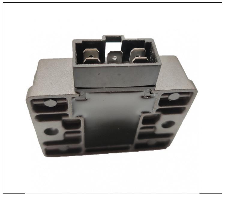 Regulátor/usměrňovač pro RVT1000R RC51 00-01 SH561-12 31600-KG1-920