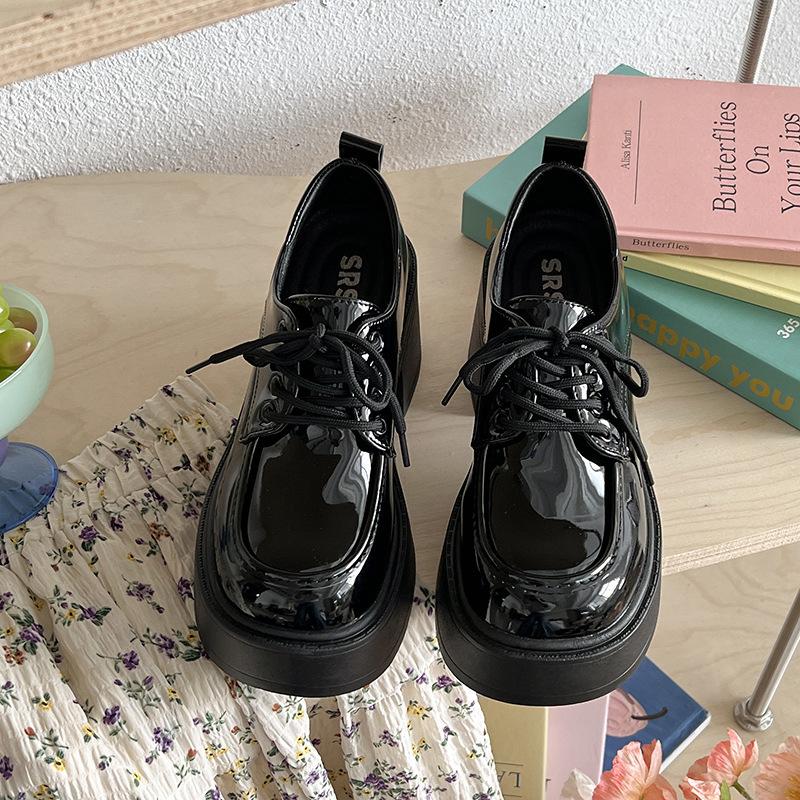 Французский ретро британский стиль универсальная платформа маленькие кожаные туфли женские летние новые модели с юбками глубокий вырез толстый каблук туфли-лодочки 34 чёрный 3777₽