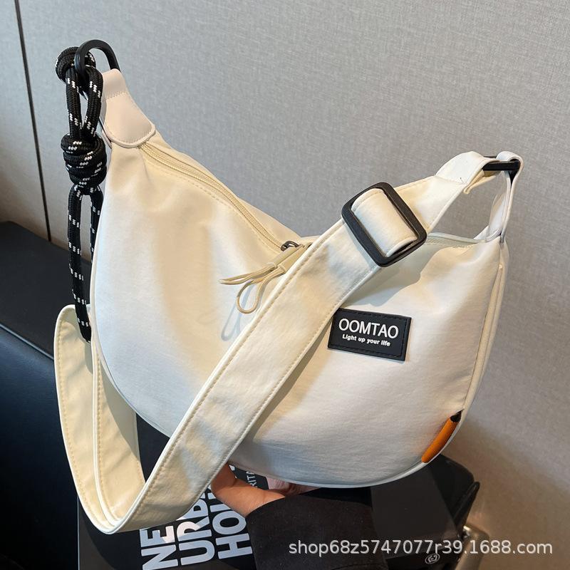 Casual and Versatile Nylon Cloth Bag 2025 New Women's Bag Popular Popular Crossbody Bag Fashionable Shoulder Dumpling Bag