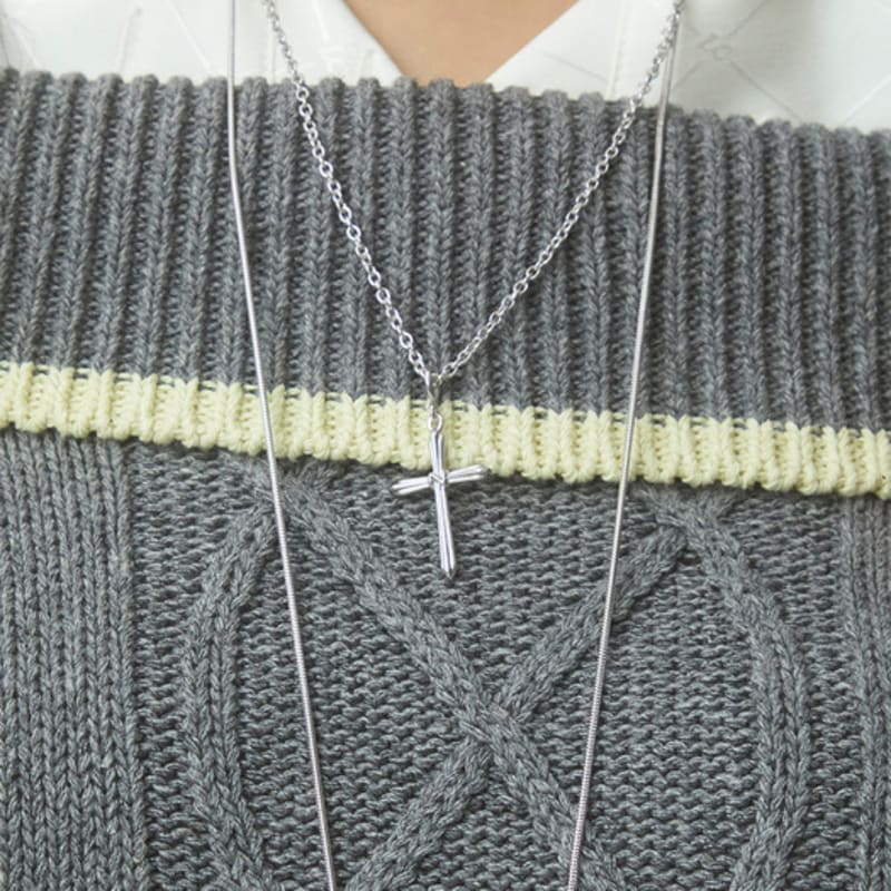 NEUF PIECE THE CROSS NECKLACE