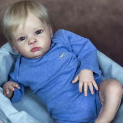 Bambola Reborn 22'' 55cm OSKAR Corpo Morbido in Stoffa Bambola Neonato Simulazione Partner di Crescita Giocattolo Bambole Rebirth dall'Aspetto Reale per Bambini Regalo Sorpresa per le Vacanze