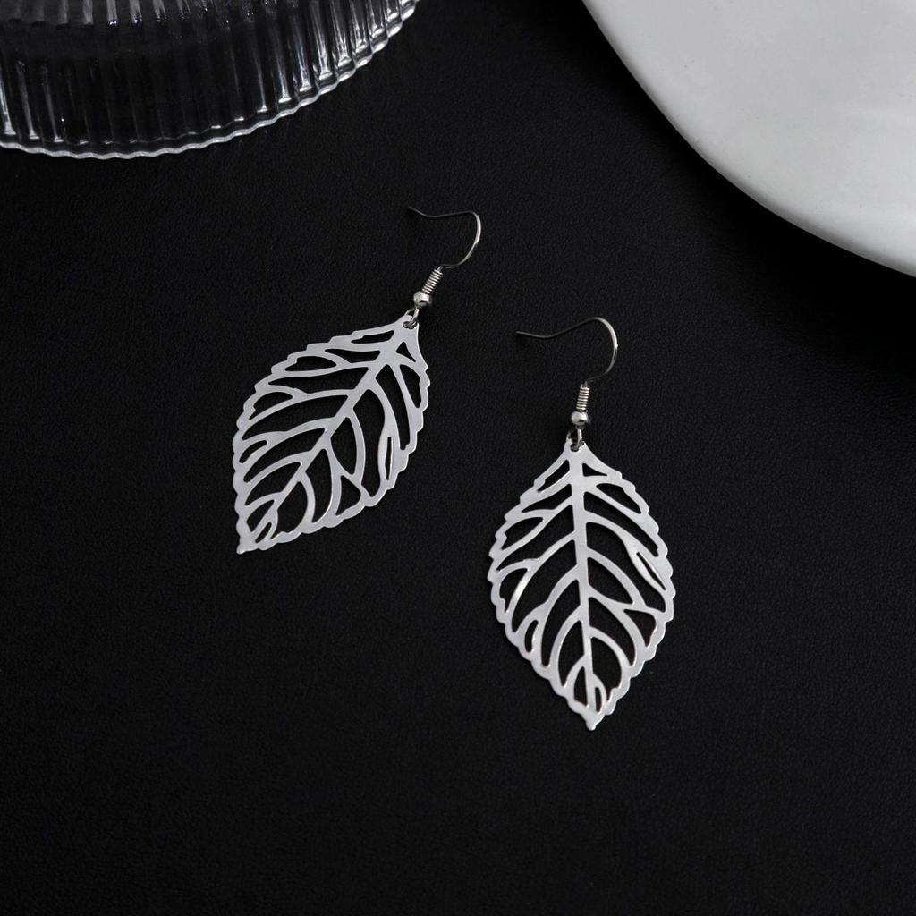 E614 European & American Creative Fashion Metal Leaf Earrings