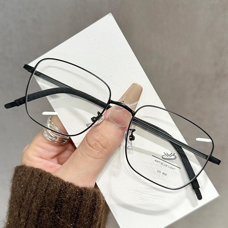 Square Frame Anti-blue Flat Light Mirror Without Makeup Fashionable Gold Silk Simple Glasses For Women  Myopia Glasses Frame
