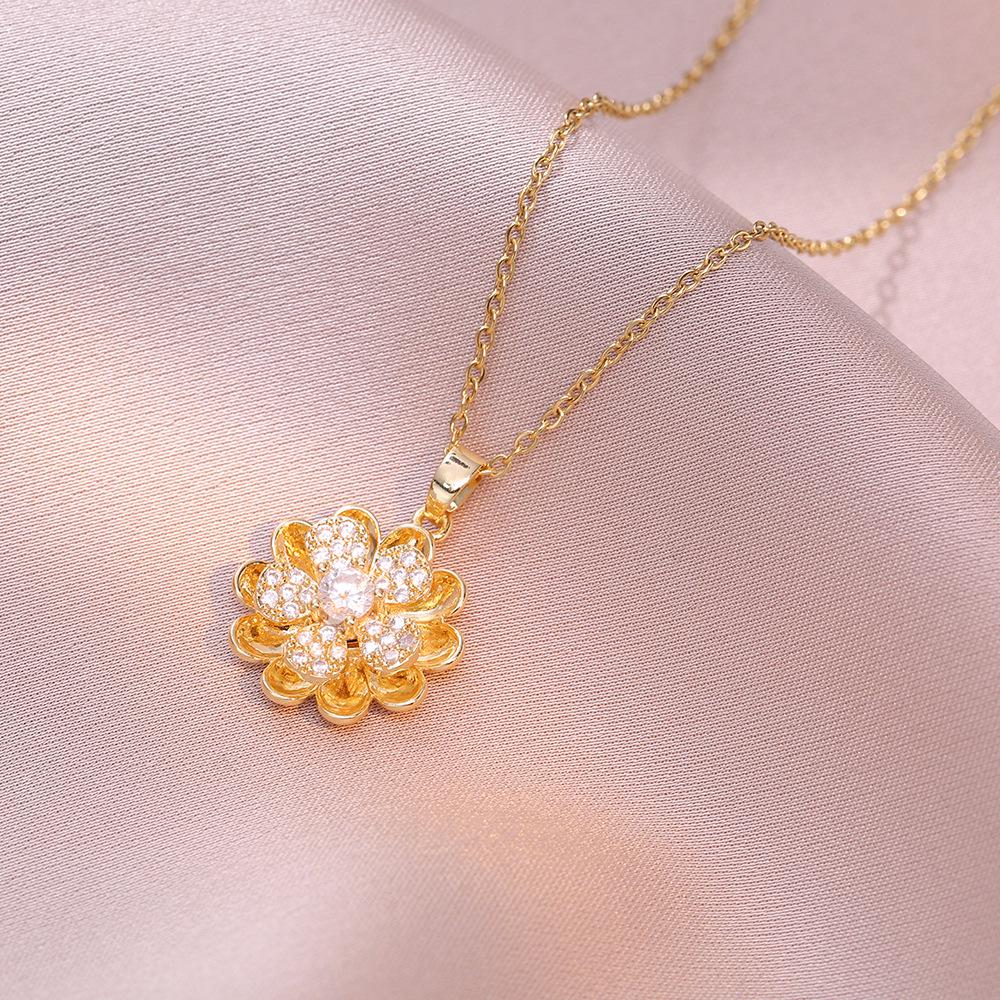 Women's Japanese & Korean Style Rotating Zircon Flower Necklace - Niche Design Titanium Steel Clavicle Chain