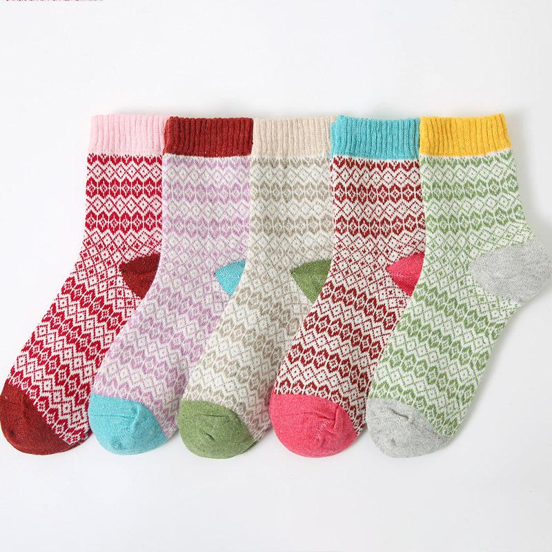 5/10 Pairs Comfortable Casual and Versatile Women's Mid Calf Autumn Winter Thickened Wool Socks with Deer Pattern