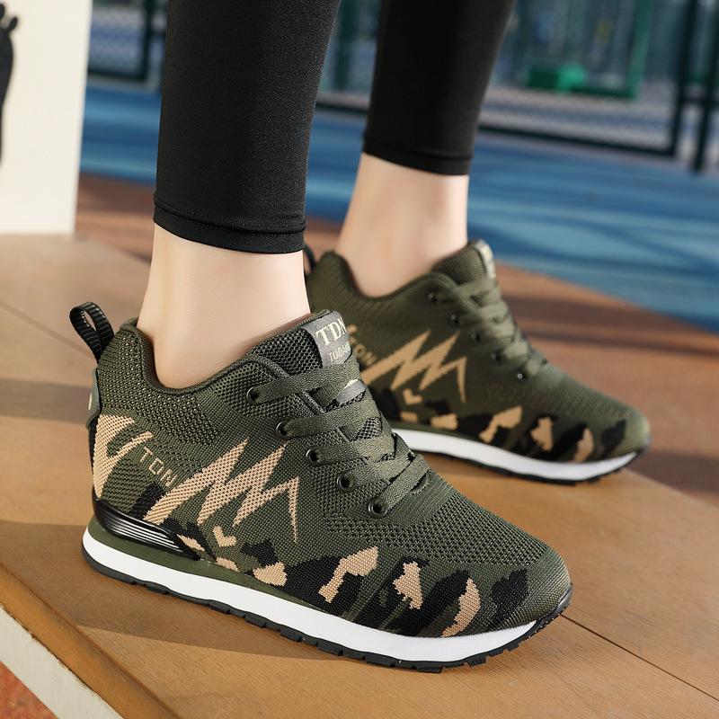 New camouflage fly-woven inner height-increasing sports shoes, outdoor running shoes, comfortable women's fitness shoes