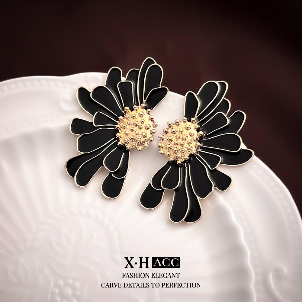 Elegant Gold-Plated Black Zircon Stud Earrings - Niche Design for a Luxurious Fashion Statement