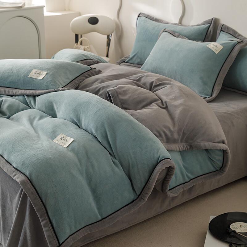 

Стираное одеяло из молочного бархата Yuan Zhi Wei в двух тонах 150x200cm (Quilt core 6 jin + Duvet cover 2.5 jin)