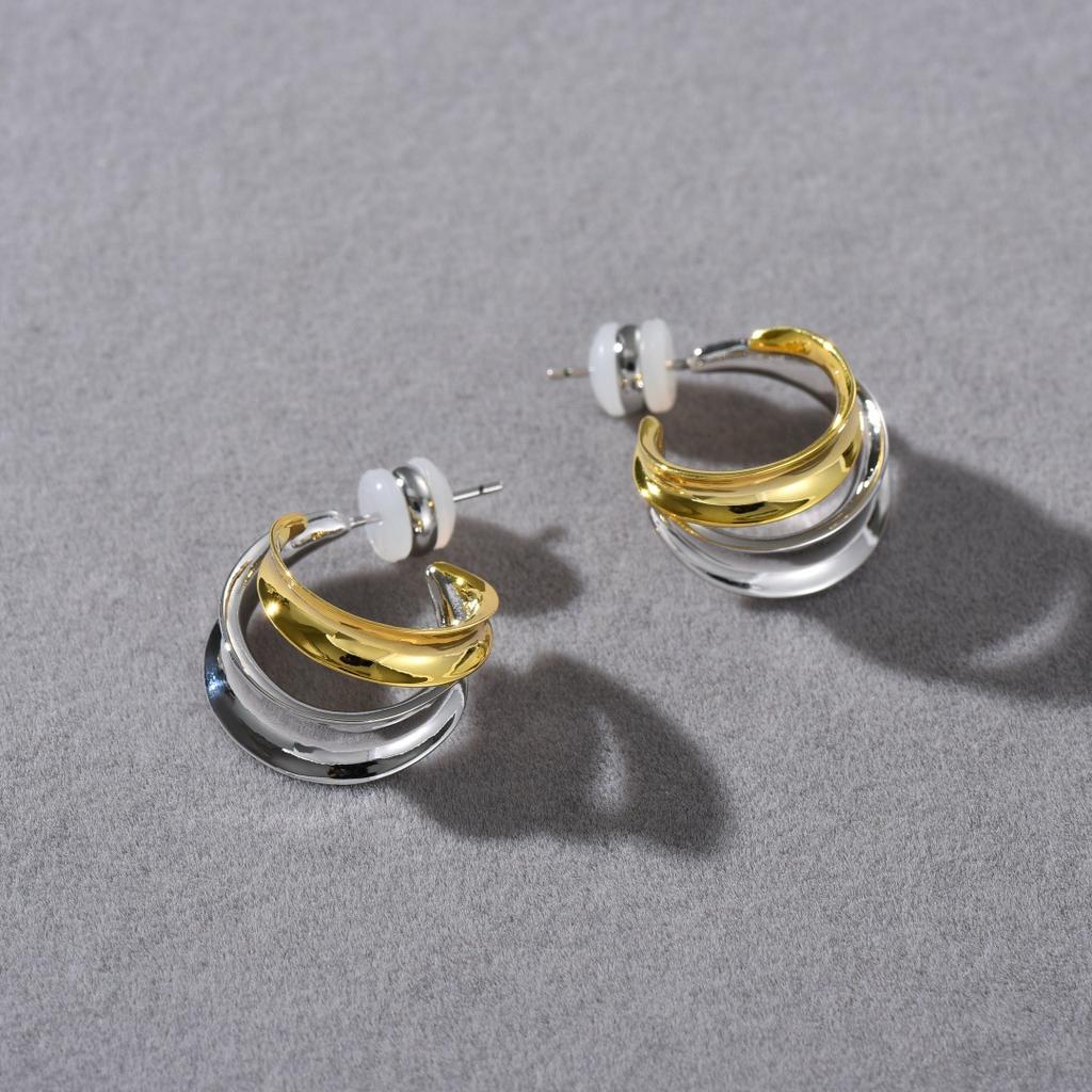 Static Design Stainless Steel Gold And Silver Contrasting Color C-Shaped Glossy Stud Earrings High-Grade Titanium Steel Earrings Jewelry Women
