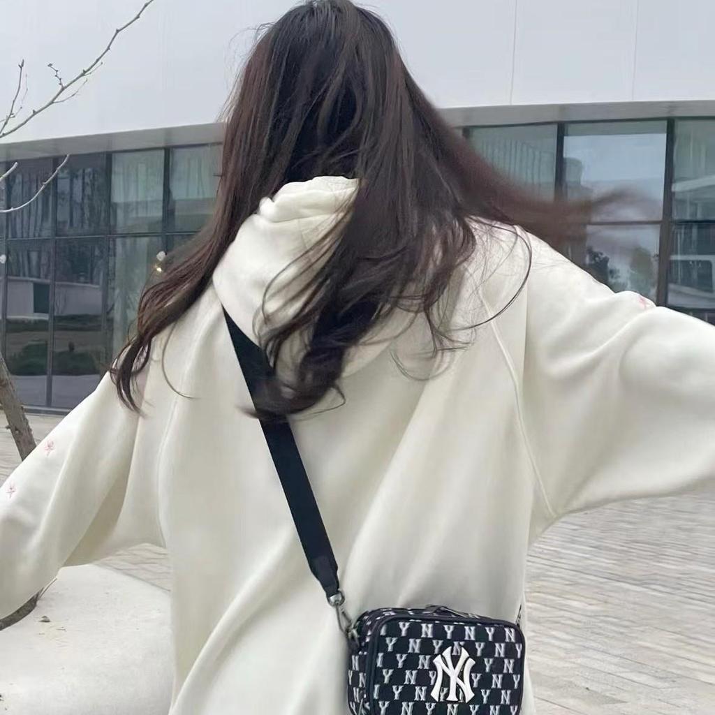 Borsa a tracolla per fotocamera MLB in tela con stampa floreale vintage NY