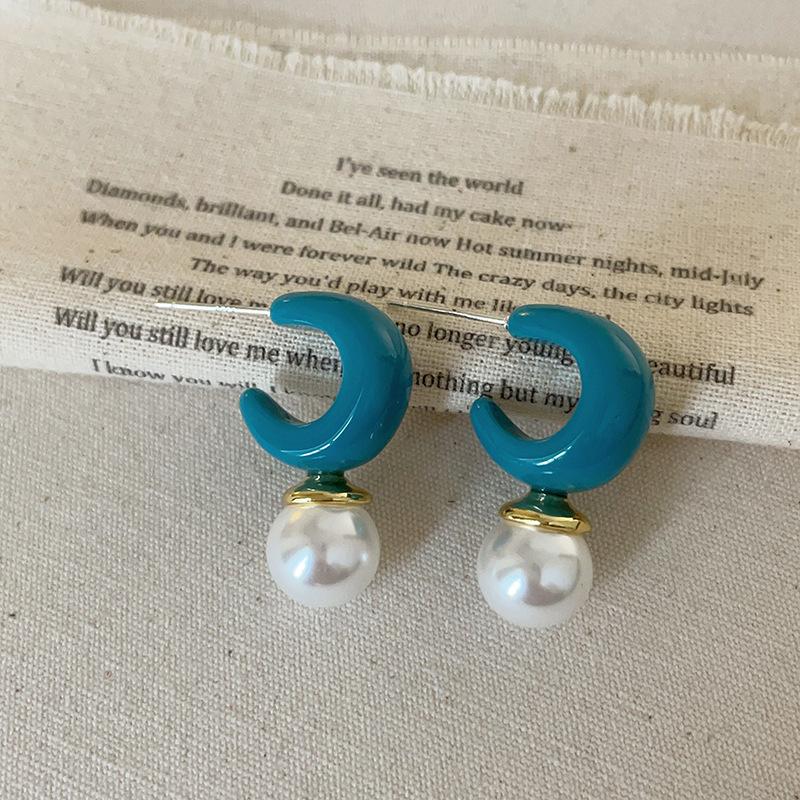 Color Resin Pearl Earrings Women'S Simple Personality High Sense Fashion Trend Commuter Versatile Earrings
