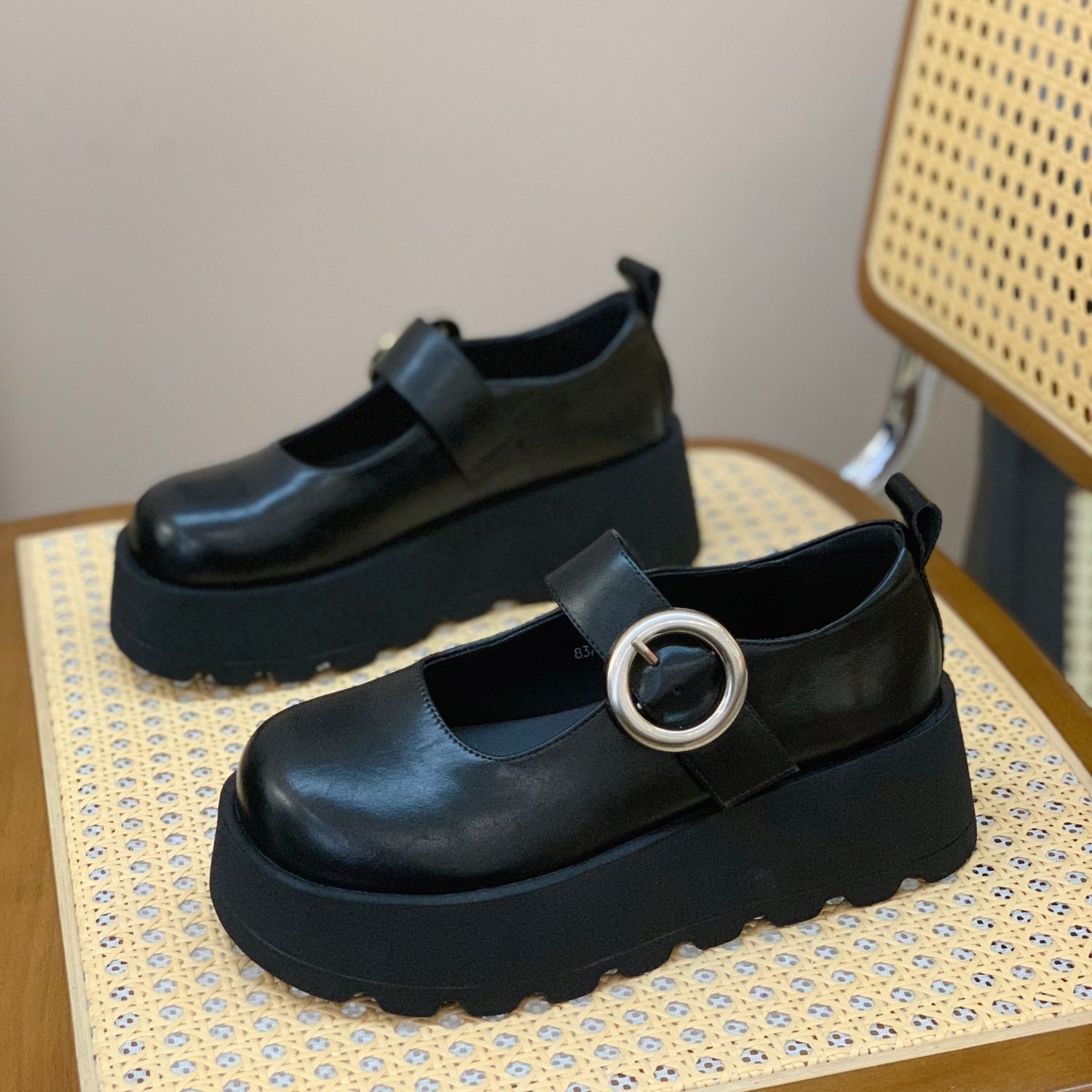 

Retro heightening light mouth single shoes fashion muffin thick bottom round head word with Mary Jane shoes women s 2025 spring and autumn new models 35