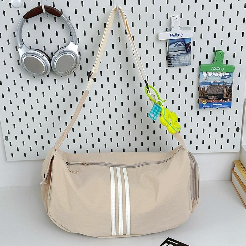 

Light sports and leisure toast bag women s large-capacity simple commuter messenger bag trendy simple underarm shoulder bag no pendant хаки